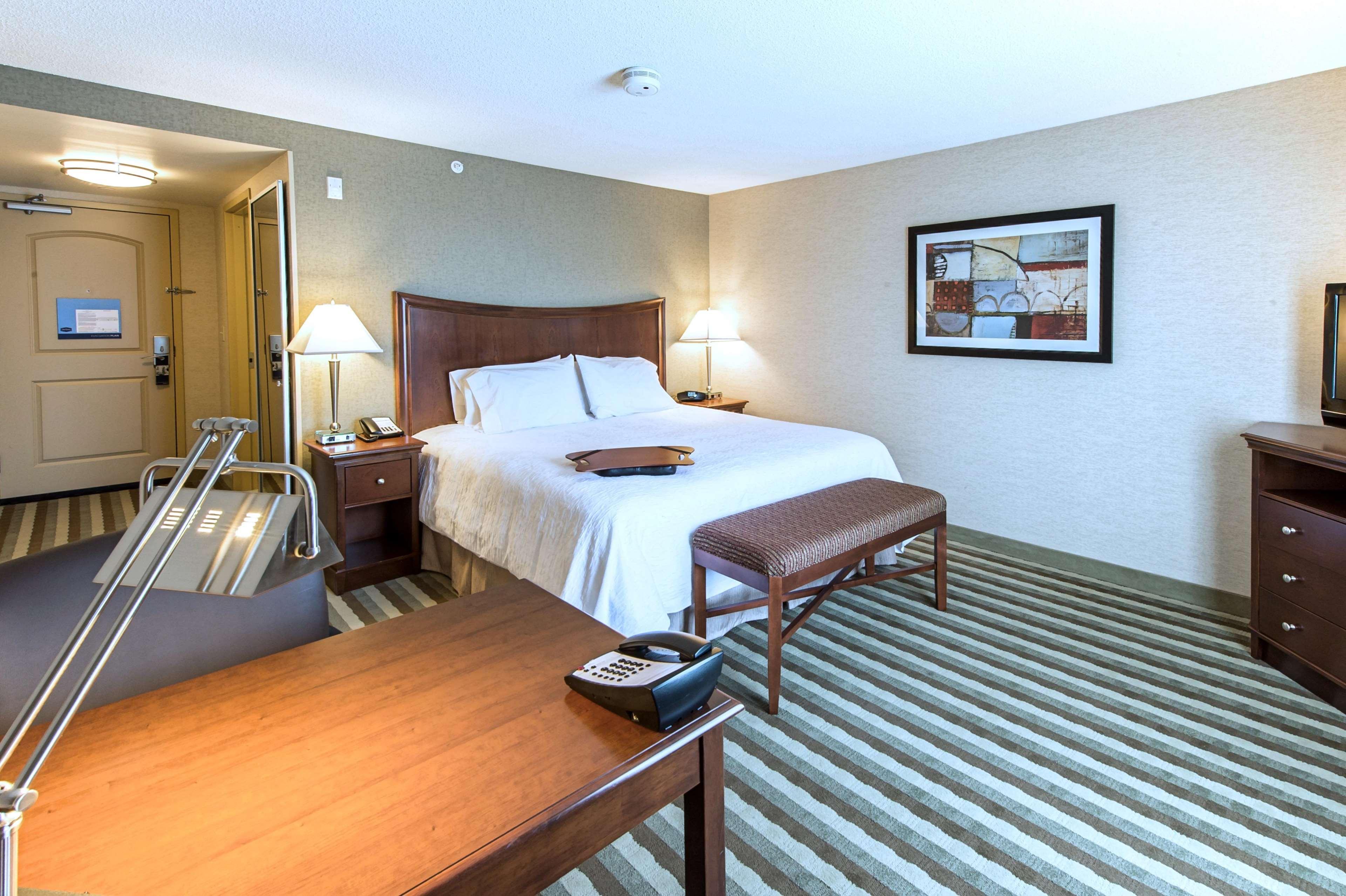 Hampton Inn Преск-Айл Номер фото